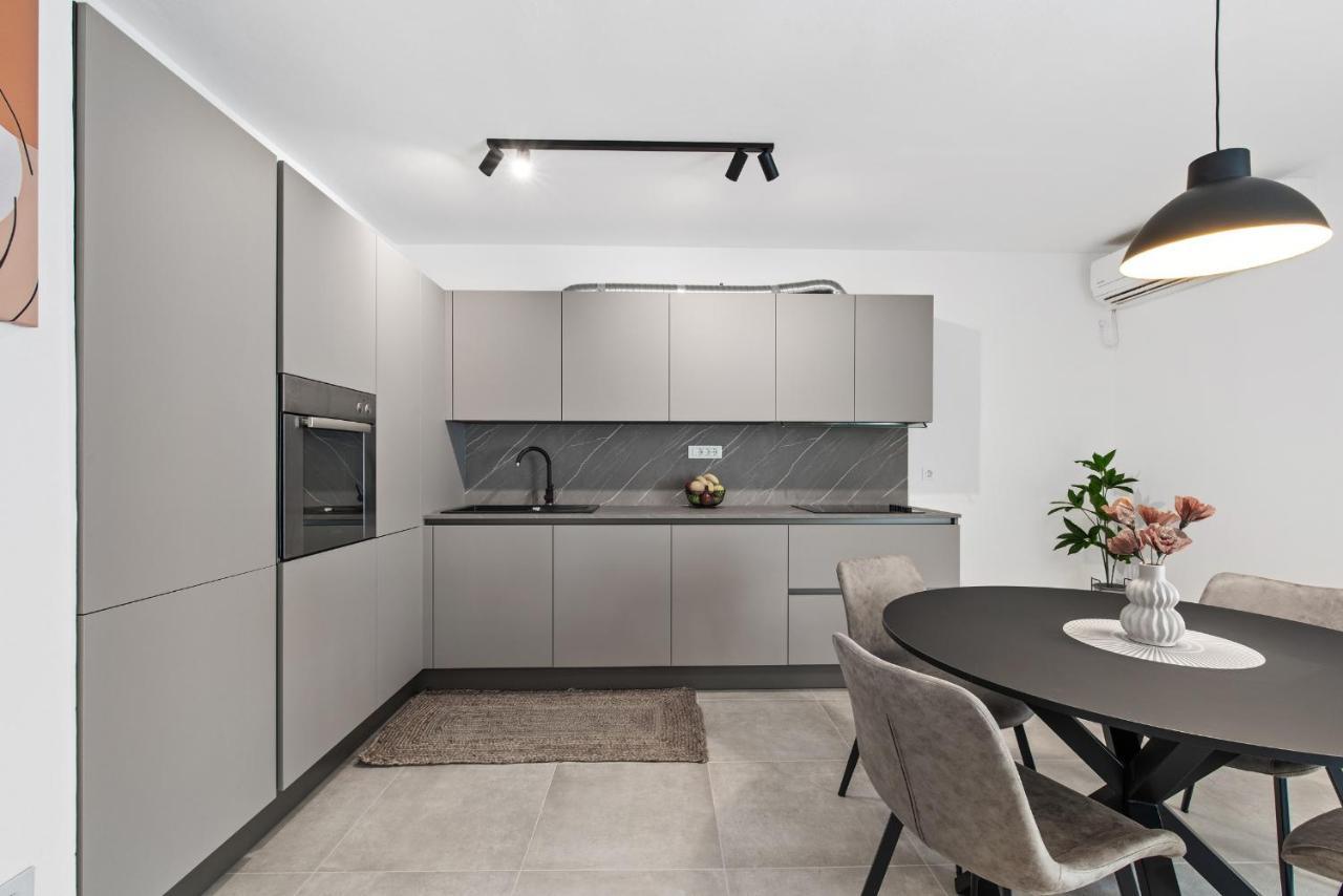 Poli Nona - Renovated In 2023 Διαμέρισμα Πόρετς Εξωτερικό φωτογραφία